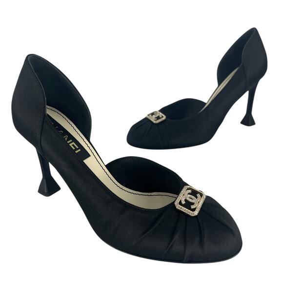 Chanel Resort 2023 CC Interlocking Crystal Logo Satin D'Orsay Pumps - Picture 2 of 16